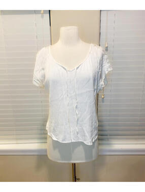 Moral Fiber White Short Sleeve Blouse with Crochet Shoulder Detail Size L